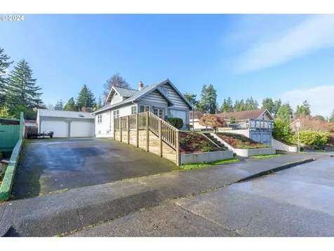 939 N 9th Street Coos Bay OR 97420