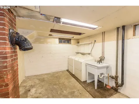 939 N 9th Street Coos Bay OR 97420