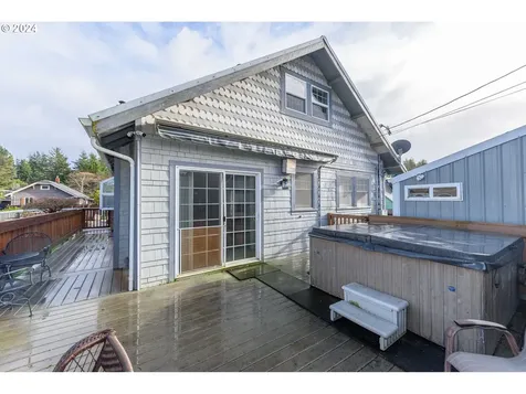 939 N 9th Street Coos Bay OR 97420