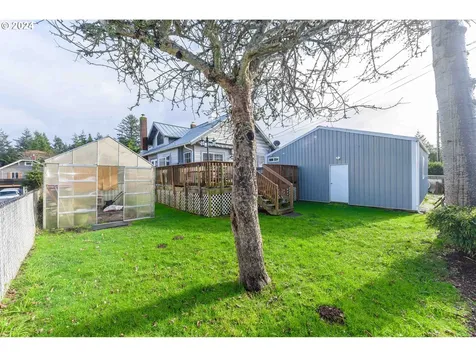 939 N 9th Street Coos Bay OR 97420