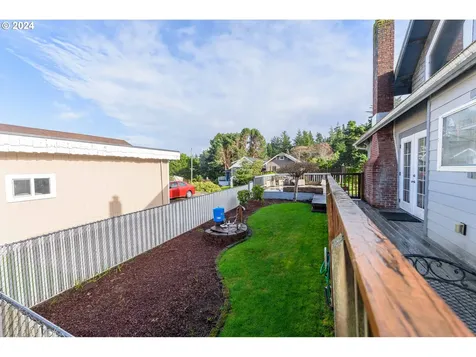 939 N 9th Street Coos Bay OR 97420