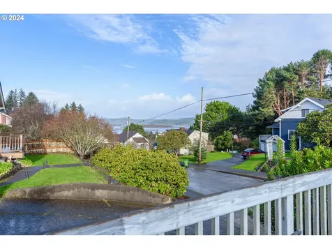939 N 9th Street Coos Bay OR 97420