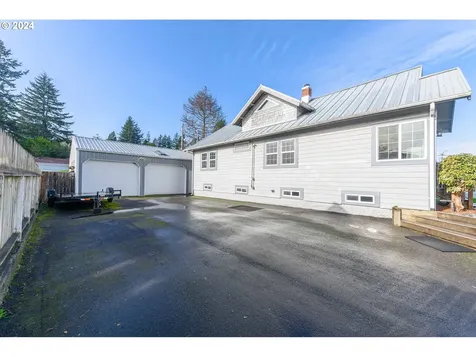 939 N 9th Street Coos Bay OR 97420