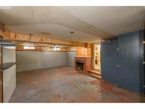 939 N 9th Street Coos Bay OR 97420