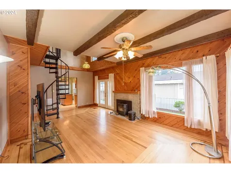 939 N 9th Street Coos Bay OR 97420