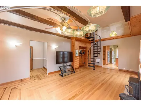 939 N 9th Street Coos Bay OR 97420