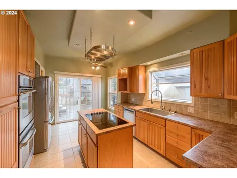 939 N 9th Street Coos Bay OR 97420