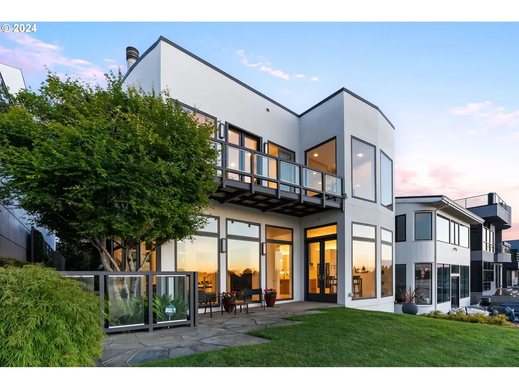135 N Lotus Beach Drive Portland OR 97217