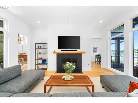 135 N Lotus Beach Drive Portland OR 97217