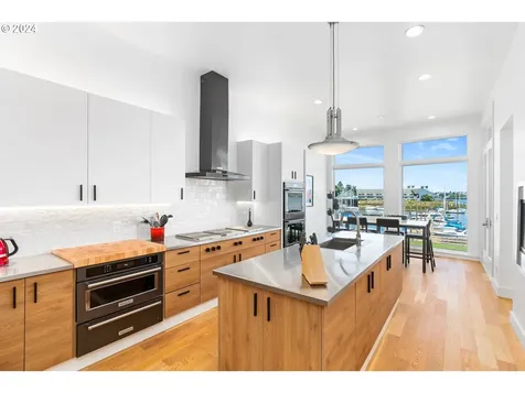 135 N Lotus Beach Drive Portland OR 97217