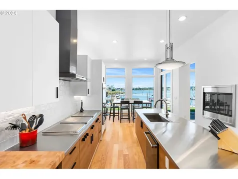 135 N Lotus Beach Drive Portland OR 97217