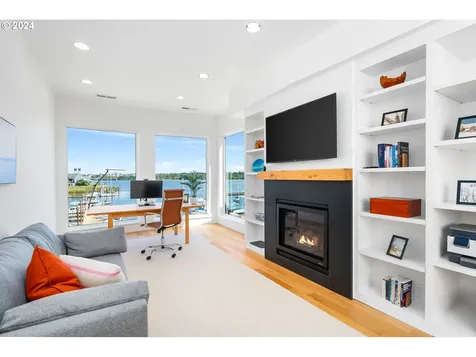 135 N Lotus Beach Drive Portland OR 97217