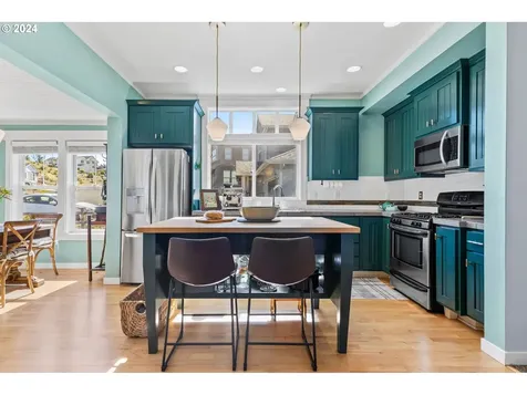 4183 SE Jetty Avenue Lincoln City OR 97367