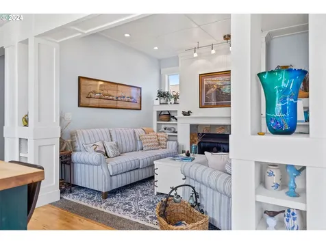 4183 SE Jetty Avenue Lincoln City OR 97367