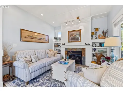 4183 SE Jetty Avenue Lincoln City OR 97367