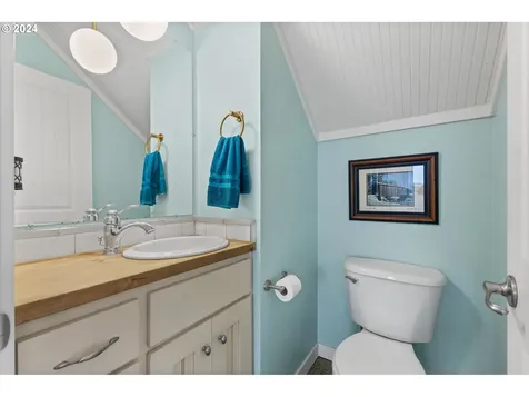 4183 SE Jetty Avenue Lincoln City OR 97367