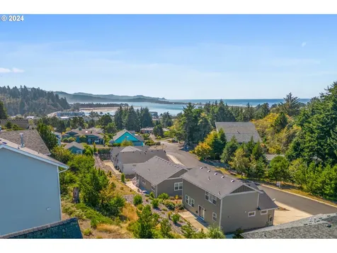 4183 SE Jetty Avenue Lincoln City OR 97367
