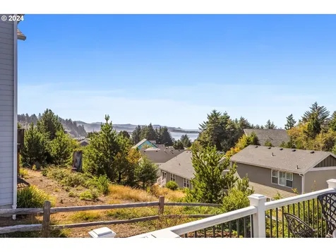 4183 SE Jetty Avenue Lincoln City OR 97367