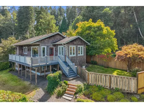 5118 Leif Erikson Drive Astoria OR 97103