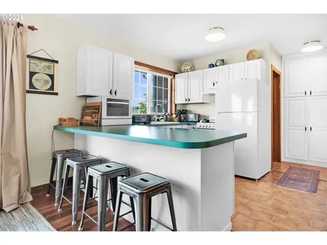 5118 Leif Erikson Drive Astoria OR 97103