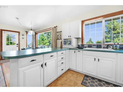 5118 Leif Erikson Drive Astoria OR 97103