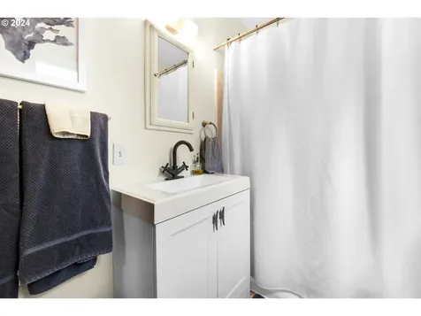 5118 Leif Erikson Drive Astoria OR 97103