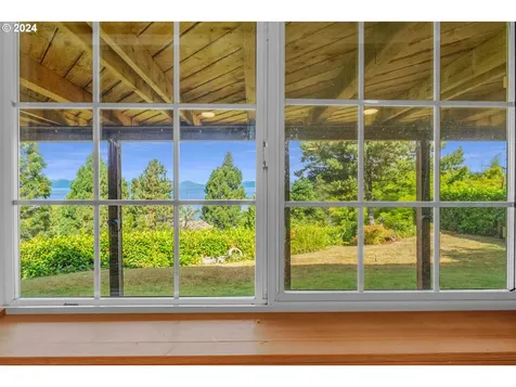 5118 Leif Erikson Drive Astoria OR 97103