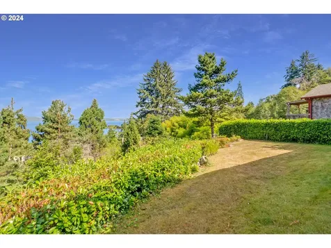 5118 Leif Erikson Drive Astoria OR 97103