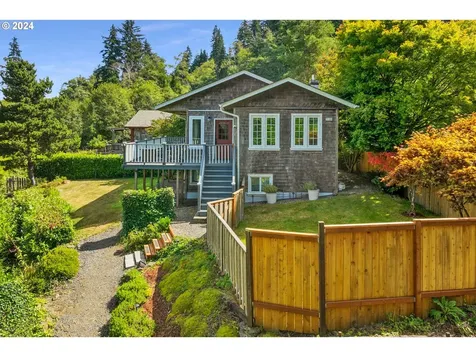 5118 Leif Erikson Drive Astoria OR 97103