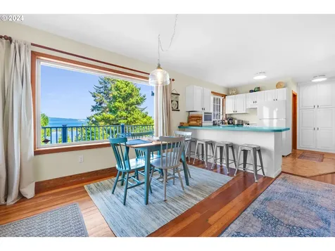 5118 Leif Erikson Drive Astoria OR 97103