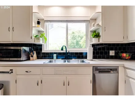 2185 Willona Drive Eugene OR 97408