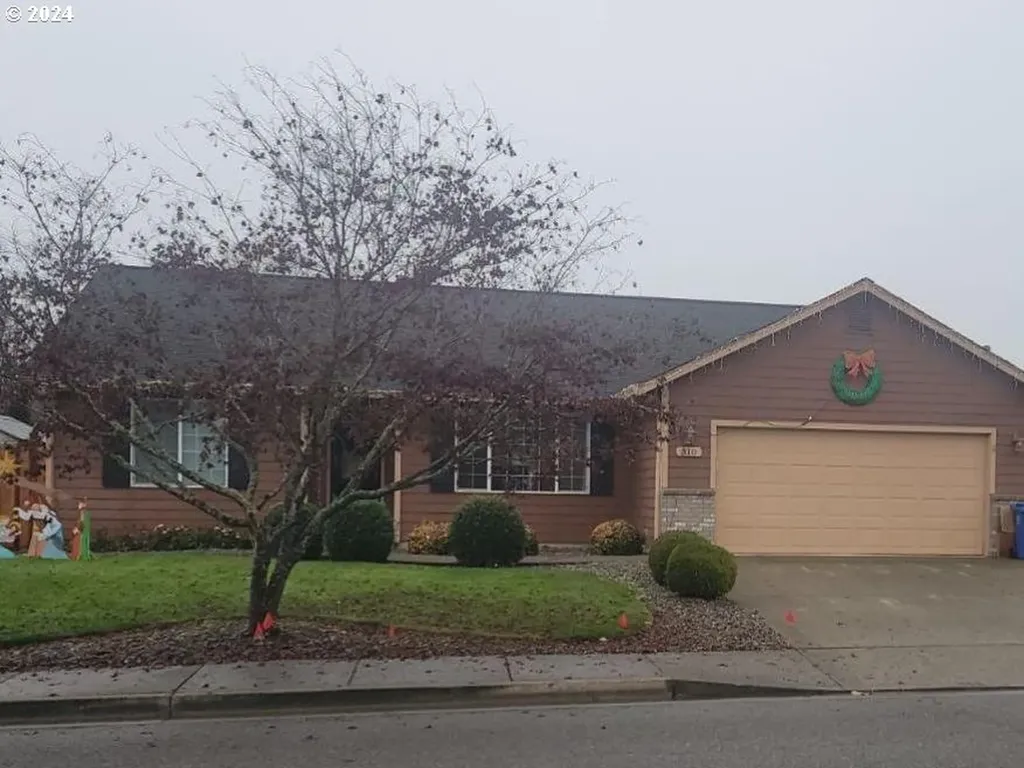 310 NW Elizabeth Avenue Winston OR 97496