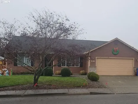 310 NW Elizabeth Avenue Winston OR 97496