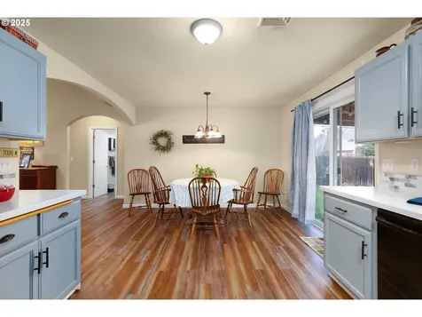 310 NW Elizabeth Avenue Winston OR 97496