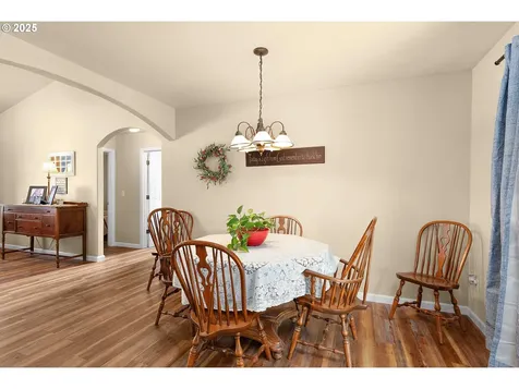 310 NW Elizabeth Avenue Winston OR 97496