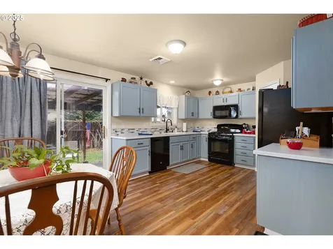 310 NW Elizabeth Avenue Winston OR 97496