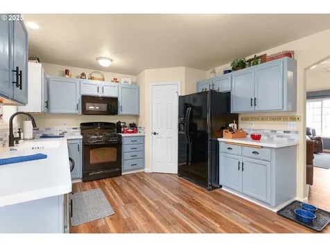 310 NW Elizabeth Avenue Winston OR 97496