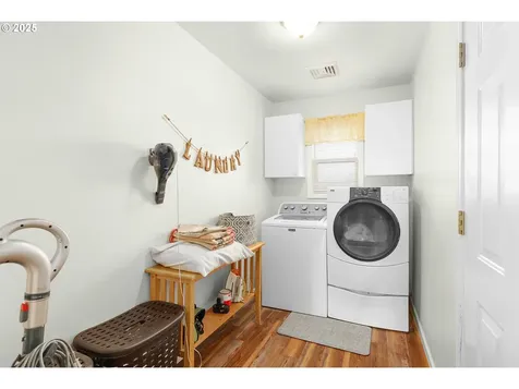 310 NW Elizabeth Avenue Winston OR 97496