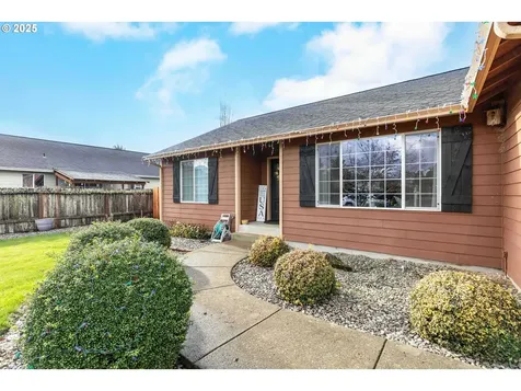 310 NW Elizabeth Avenue Winston OR 97496
