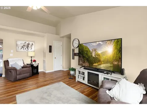 310 NW Elizabeth Avenue Winston OR 97496
