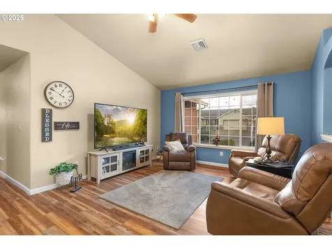 310 NW Elizabeth Avenue Winston OR 97496