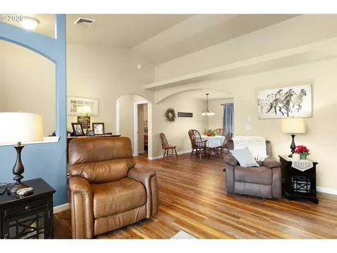 310 NW Elizabeth Avenue Winston OR 97496