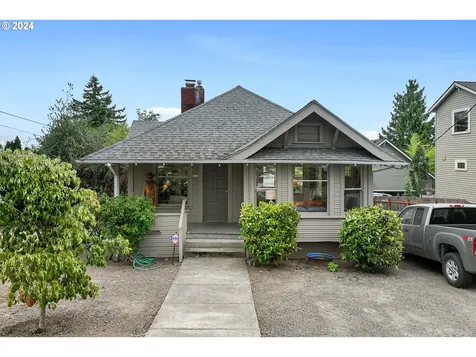 8224 SW 7th Avenue Portland OR 97219