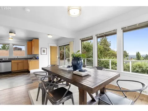 8224 SW 7th Avenue Portland OR 97219