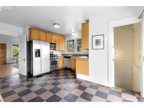 8224 SW 7th Avenue Portland OR 97219