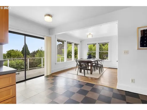 8224 SW 7th Avenue Portland OR 97219