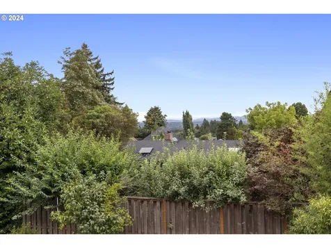 8224 SW 7th Avenue Portland OR 97219