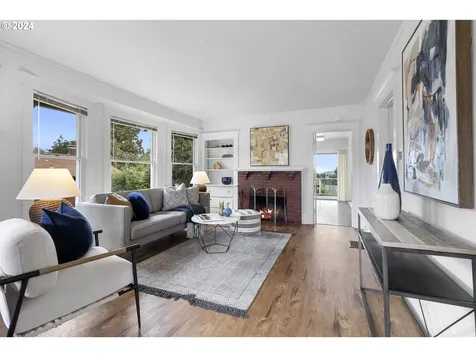 8224 SW 7th Avenue Portland OR 97219