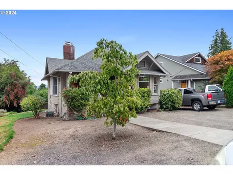 8224 SW 7th Avenue Portland OR 97219