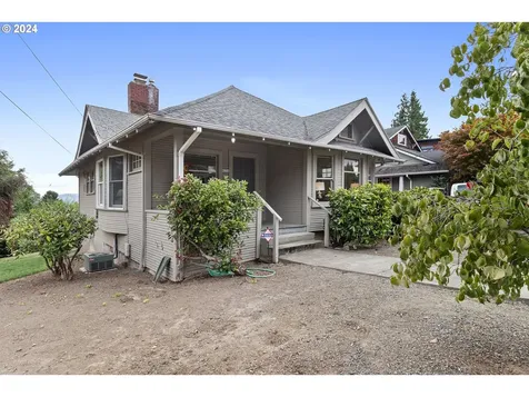 8224 SW 7th Avenue Portland OR 97219